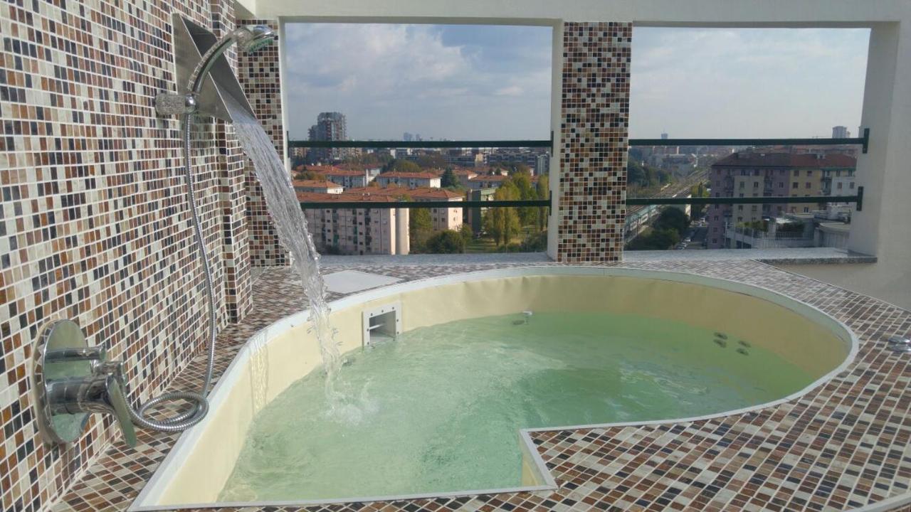- Doppia Con Bagno Privato In Stupendo Attico Con Vista Mozzafiato Bed and breakfast Milán