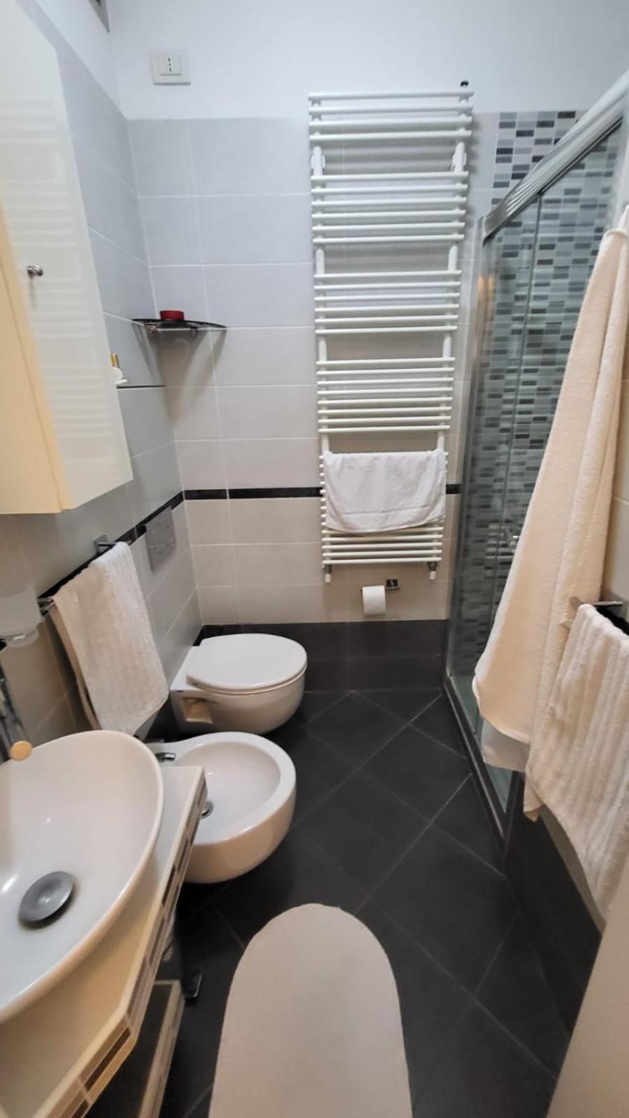 - Doppia Con Bagno Privato In Stupendo Attico Con Vista Mozzafiato Couette-café